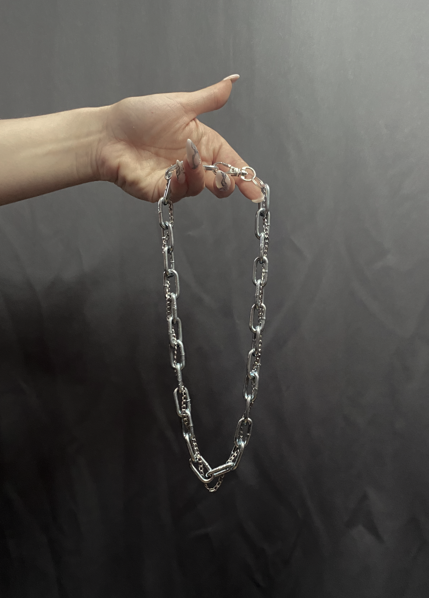 MEDIUM SILVER CHAIN
