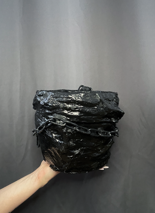 BLUMENTOPF GROß MIT KETTE SCHWARZ