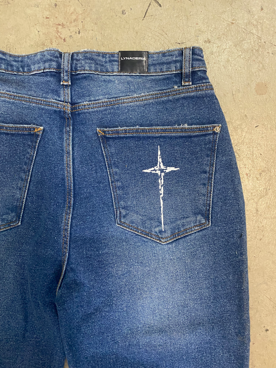 UPCYCLING DISTRESSED HOSE _002